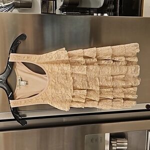 💕FOREVER 21💕 Sleeveless Tiered Lace Top ~ Nude Medium